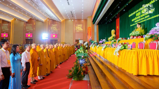 Đại biểu trong nghi thức chào Quốc kỳ, Đạo kỳ