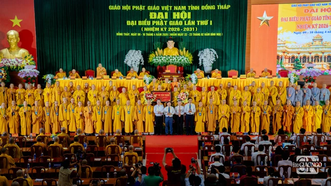 Trung ương Giáo hội tặng khánh vàng chúc mừng tân Ban Trị sự GHPGVN tỉnh Đồng Tháp, nhiệm kỳ 2026-2031