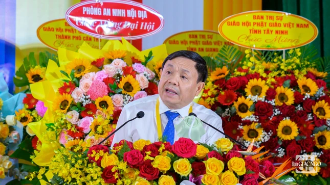 Ông Phan Văn Thắng, Phó Bí thư Tỉnh ủy, Chủ tịch Ủy ban MTTQVN tỉnh Đồng Tháp phát biểu tại đại hội