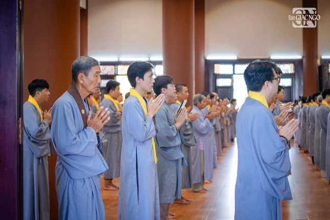 Đông đảo Phật tử các giới đến chùa Huê Nghiêm nghe Đức Pháp chủ khai thị nhân Lễ giỗ Tổ Hùng Vương 10-3 Âm lịch