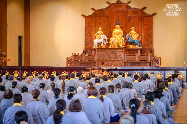 Đức Pháp chủ quang lâm trực tiếp khai thị cho Phật tử tham dự