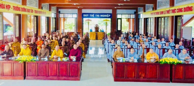 Quang cảnh phiên họp tại trụ sở Văn phòng Ban Trị sự sự - chùa Tỉnh Hội (P.Bình Phước)