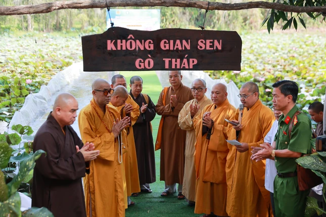 Chư tôn đức tham dự