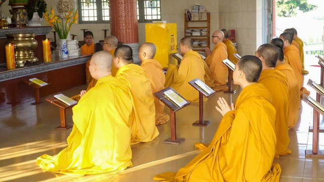 Chư Ni tại tịnh xá Ngọc Uyển (P.Biên Hòa) cử hành khóa lễ cầu an