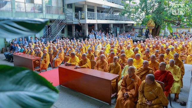 Chư Tăng Ni 12 phường trở về tham dự - Ảnh: Trung Thắng