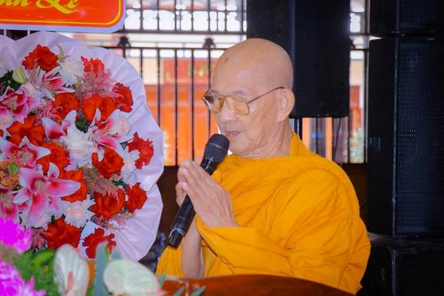 Trưởng lão Hòa thượng Thích Giác Giới tuyên đọc Thông điệp Phật đản Phật lịch 2570
