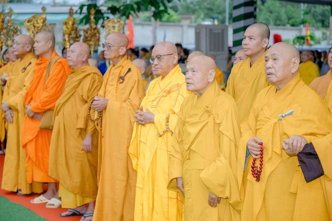 Chư tôn giáo phẩm chứng minh