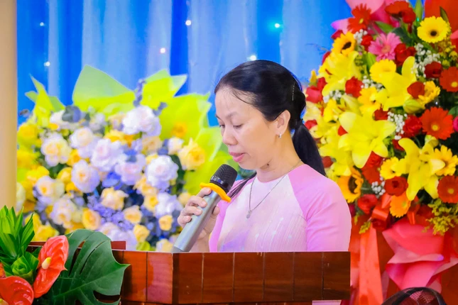 Bà Lê Thị Tuyết Nhung, Phó Chủ tịch UBND P.Sa Đéc phát biểu chúc mừng Đại lễ Phật đản Phật lịch 2570