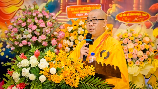 Thượng tọa Thích Quảng Lộc đọc Diễn văn Phật đản của Trưởng lão Hòa thượng Chủ tịch Hội đồng Trị sự