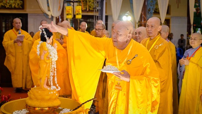 Cử hành khóa lễ nghi thức Khánh đản truyền thống