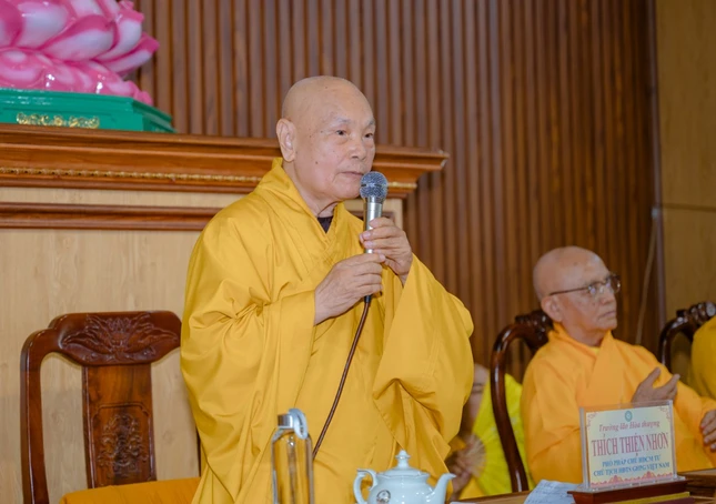 Trưởng lão Hòa thượng Chủ tịch Hội đồng Trị sự ban đạo từ