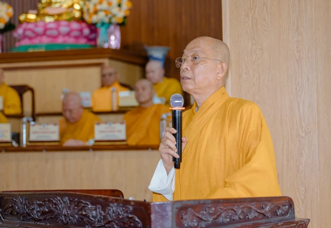 Thượng tọa Thích Huệ Khai phát biểu khai mạc