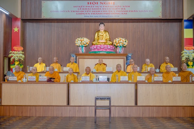 Chư tôn đức chứng minh