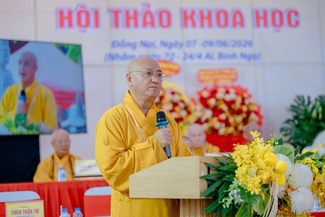 Hòa thượng Thích Huệ Thông, Phó Chủ tịch Hội đồng Trị sự, Trưởng ban Pháp chế Trung ương phát biểu tại hội thảo