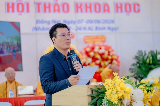 PGS.TS Lưu Văn Quyết, Phó Hiệu trưởng Trường Đại học Khoa học Xã hội và Nhân văn, trình bày đề dẫn Hội thảo