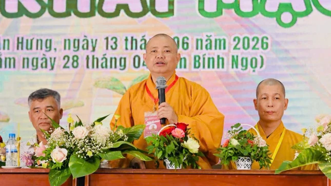 Thượng tọa Thích Lệ Nhật, Trưởng ban Tổ chức khóa tu phát biểu khai mạc Thượng tọa Thích Lệ Nhật, Trưởng ban Tổ chức khóa tu phát biểu khai mạc