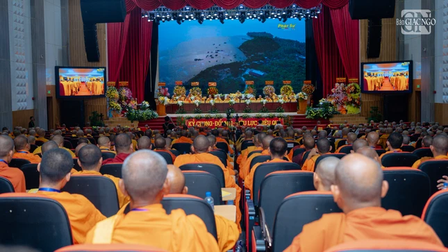 Đại hội xem video clip báo cáo tóm tắt thành tựu Phật sự của Ban Trị sự GHPGVN tỉnh An Giang nhiệm kỳ 2022-2027