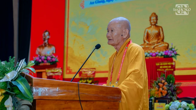 Trưởng lão Hòa thượng Thích Huệ Tài, Ủy viên Thường trực Hội đồng Chứng minh, Chứng minh Ban Trị sự GHPGVN tỉnh An Giang ôn lại quá trình từ những ngày đầu gắn bó khi GHPGVN mới thành lập