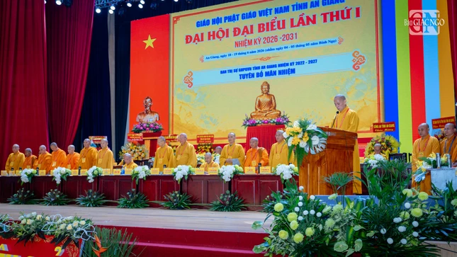 Hòa thượng Thích Thiện Thống thay mặt Ban Trị sự GHPGVN tỉnh An Giang nhiệm kỳ 2022-2027 tuyên bố mãn nhiệm