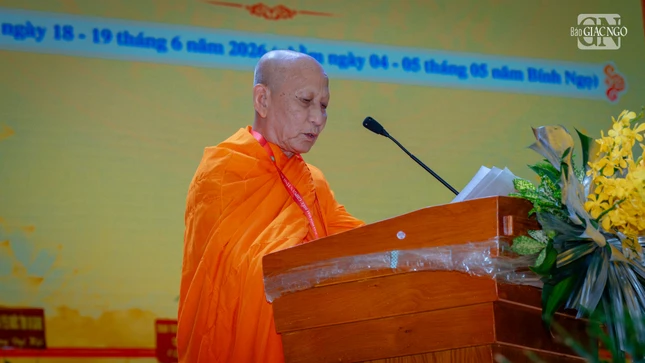 Hòa thượng Danh Thiệp đại diện Hệ phái Phật giáo Nam tông Khmer An Giang trình bày tham luận "Bảo tồn và phát huy văn hóa đậm đà bản sắc dân tộc"