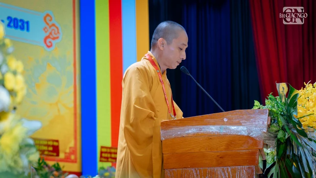 Đại đức Thích Viên Minh trình dự thảo phương hướng hoạt động nhiệm kỳ mới