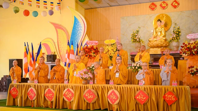Chư tôn đức hiện diện tham dự lễ khai mạc
