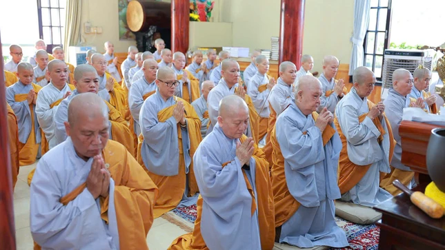 Chư hành giả an cư Ni viện Phước Long cử hành nghi thức Bố-tát