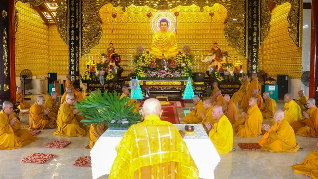 Hòa thượng Thích Thiện Lương đại vị thuyết giới giữa đại chúng