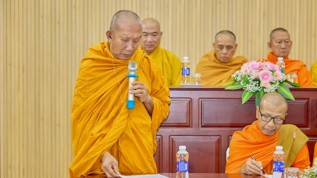 Hòa thượng Chau Sơn Hy báo cáo kết quả tổ chức đại hội