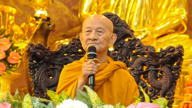 Trưởng lão Hòa thượng Thích Giác Giới sách tấn đại chúng