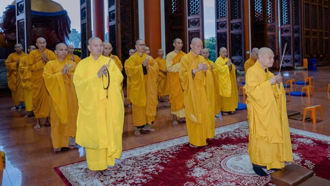 Trưởng lão Hòa thượng Thích Thiện Nhơn cùng chư Tăng chùa Quốc Ân Khải Tường cử hành khóa lễ cầu nguyện
