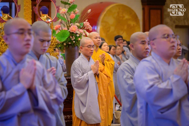 Đại chúng nhất tâm tưởng niệm, tri ân các anh hùng liệt sĩ Đại chúng nhất tâm tưởng niệm, tri ân các anh hùng liệt sĩ