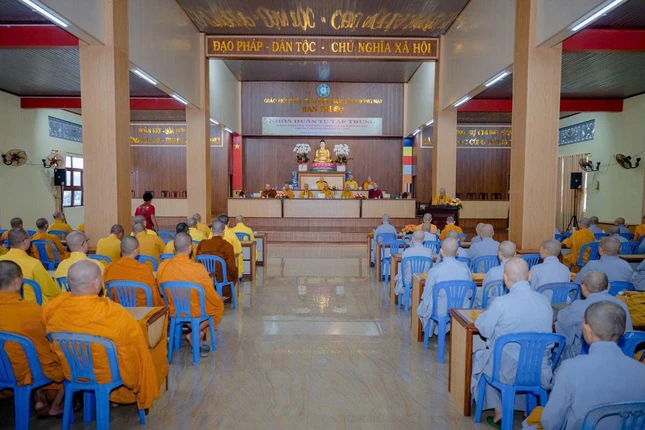 Quang cảnh buổi lễ Quang cảnh buổi lễ
