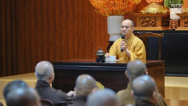 Thượng tọa Thích Tâm Hải chia sẻ cùng đại chúng