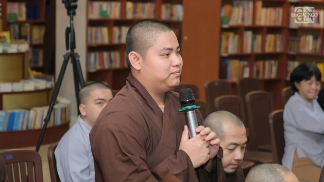 Đại đức Thích Nguyện Chuyển, hành giả an cư hạ trường chia sẻ tại buổi sinh hoạt