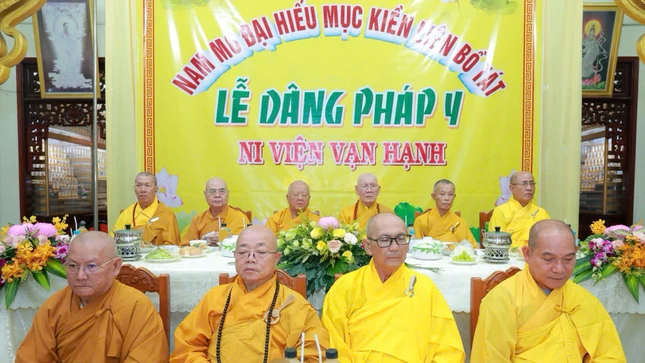Chư tôn Hòa thượng chứng minh
