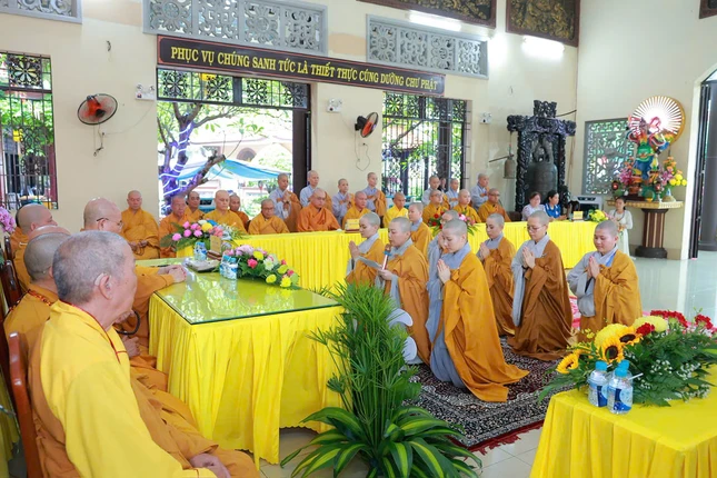 Chư Ni tác bạch tạ pháp