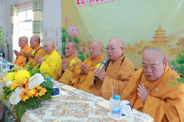 Chư tôn giáo phẩm chứng minh