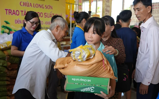 Đây là hoạt động được chùa Long Sơn duy trì hàng năm, chia sẻ yêu thương nhân mùa Vu lan - Báo hiếu