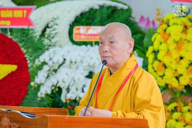 Trưởng lão Hòa thượng Chủ tịch Hội đồng Trị sự Thích Thiện Nhơn phát biểu tại buổi lễ
