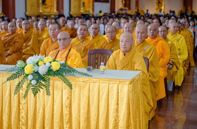 Chư tôn giáo phẩm tham dự