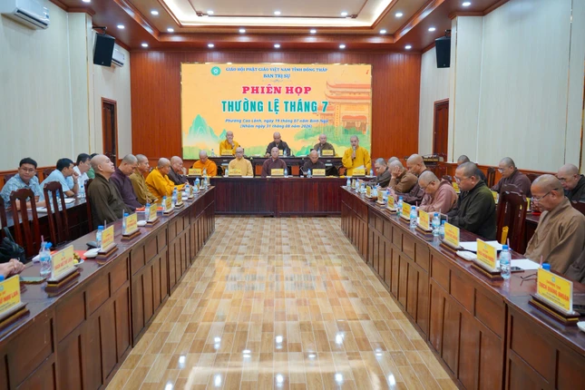 Quang cảnh phiên họp tại Văn phòng Ban Trị sự tỉnh - chùa Hòa Long