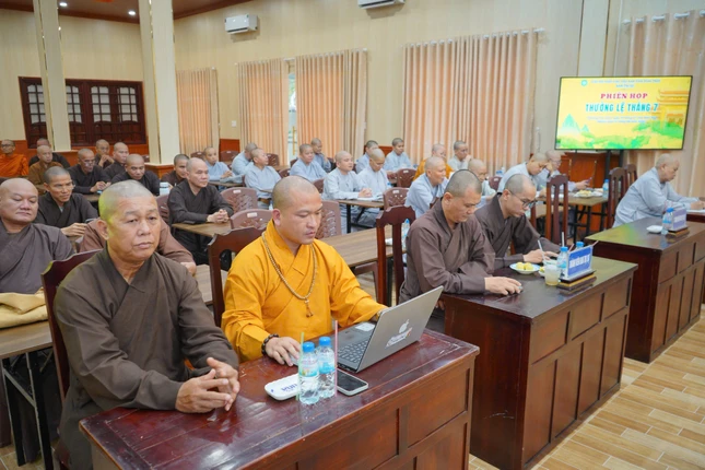 Chư Tăng Ni thành viên Ban Trị sự tham dự