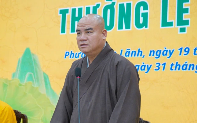 Thượng tọa Thích Tĩnh Triệt chủ trì phiên họp