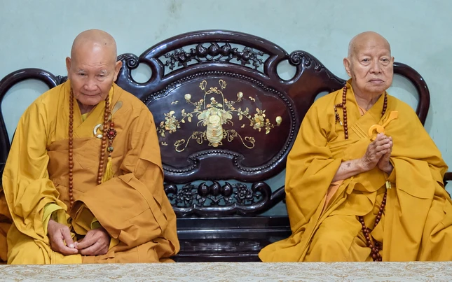 Chư tôn giáo phẩm chứng minh hiện diện tham dự Chư tôn giáo phẩm chứng minh hiện diện tham dự