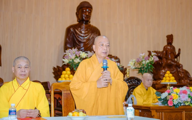 Thượng tọa Thích Huệ Khai phát biểu tại buổi lễ Thượng tọa Thích Huệ Khai phát biểu tại buổi lễ