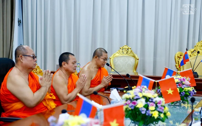 Chư tôn đức Phật giáo Việt Nam và Lào trao đổi các chương trình hợp tác, thúc đẩy hoạt động Phật sự gắn bó giữa hai nước Chư tôn đức Phật giáo Việt Nam và Lào trao đổi các chương trình hợp tác, thúc đẩy hoạt động Phật sự gắn bó giữa hai nước