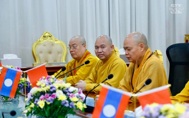 Chư tôn đức Phật giáo Việt Nam và Lào trao đổi các chương trình hợp tác, thúc đẩy hoạt động Phật sự gắn bó giữa hai nước Chư tôn đức Phật giáo Việt Nam và Lào trao đổi các chương trình hợp tác, thúc đẩy hoạt động Phật sự gắn bó giữa hai nước