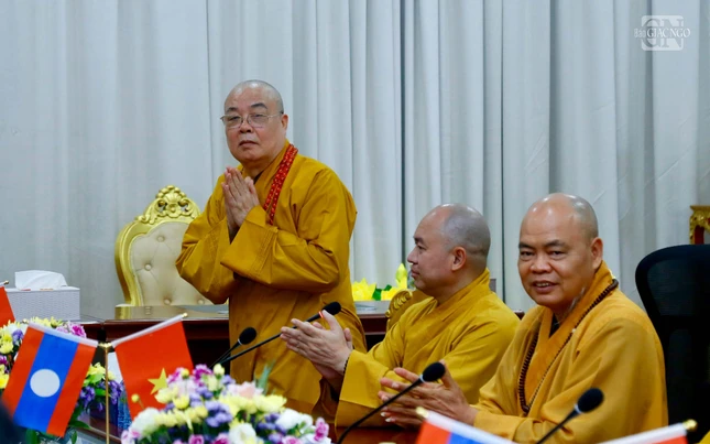 Chư tôn đức Phật giáo Việt Nam và Lào trao đổi các chương trình hợp tác, thúc đẩy hoạt động Phật sự gắn bó giữa hai nước Chư tôn đức Phật giáo Việt Nam và Lào trao đổi các chương trình hợp tác, thúc đẩy hoạt động Phật sự gắn bó giữa hai nước