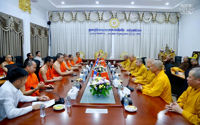 Chư tôn đức Trung ương GHPGVN thăm Văn phòng Trung ương Liên minh Phật giáo Lào Chư tôn đức Trung ương GHPGVN thăm Văn phòng Trung ương Liên minh Phật giáo Lào